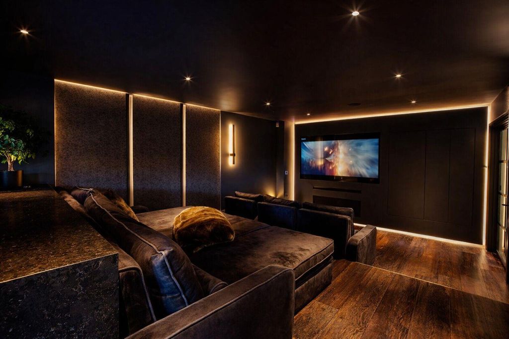 Property photo 3 of 41 Cinema