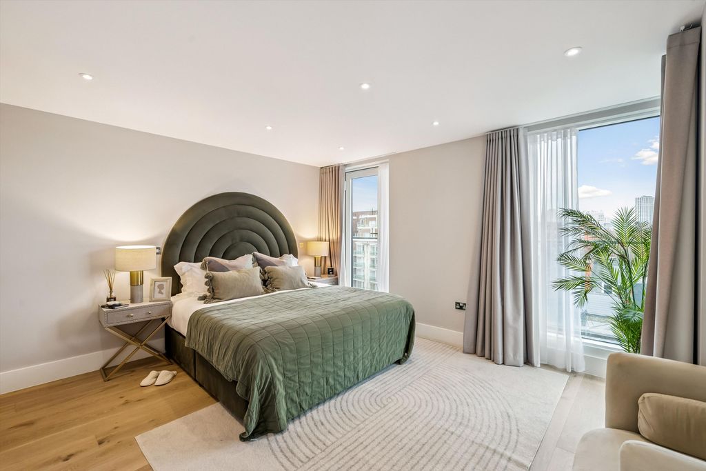 Property photo 3 of 24 Image