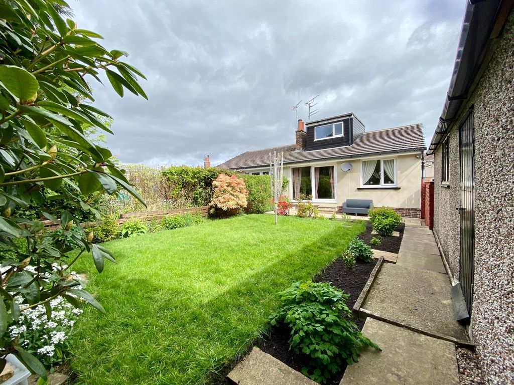 Property photo 2 of 17 Externally