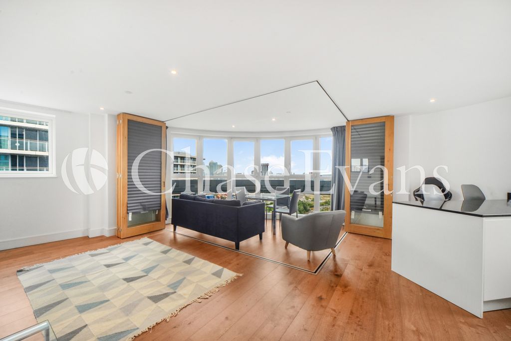 Property photo 3 of 22 Gateway Tower, Weste