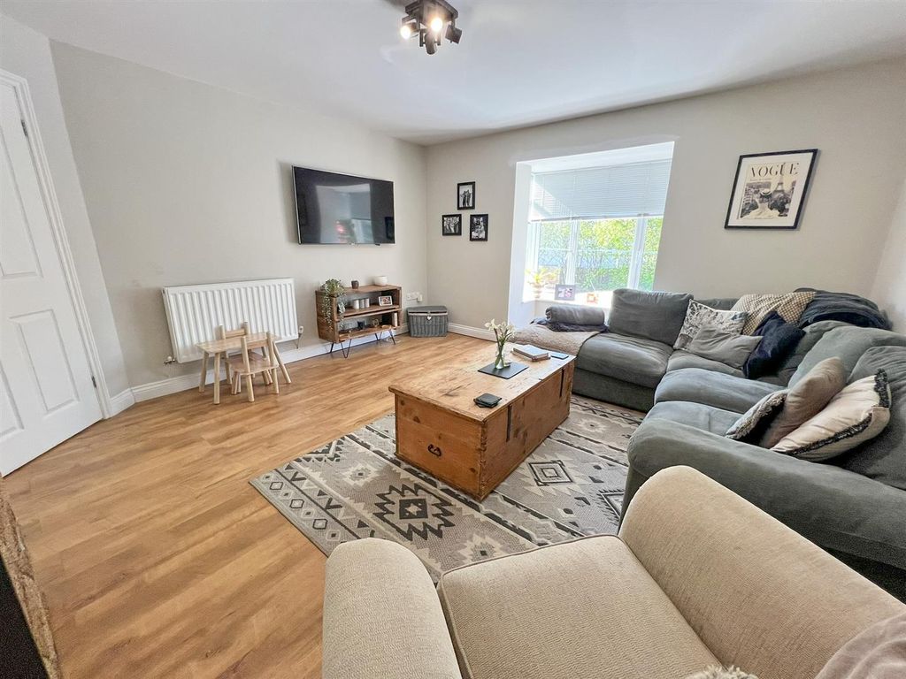 Property photo 3 of 22