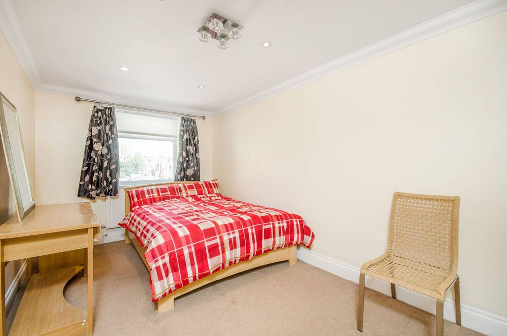 Property photo 2 of 7