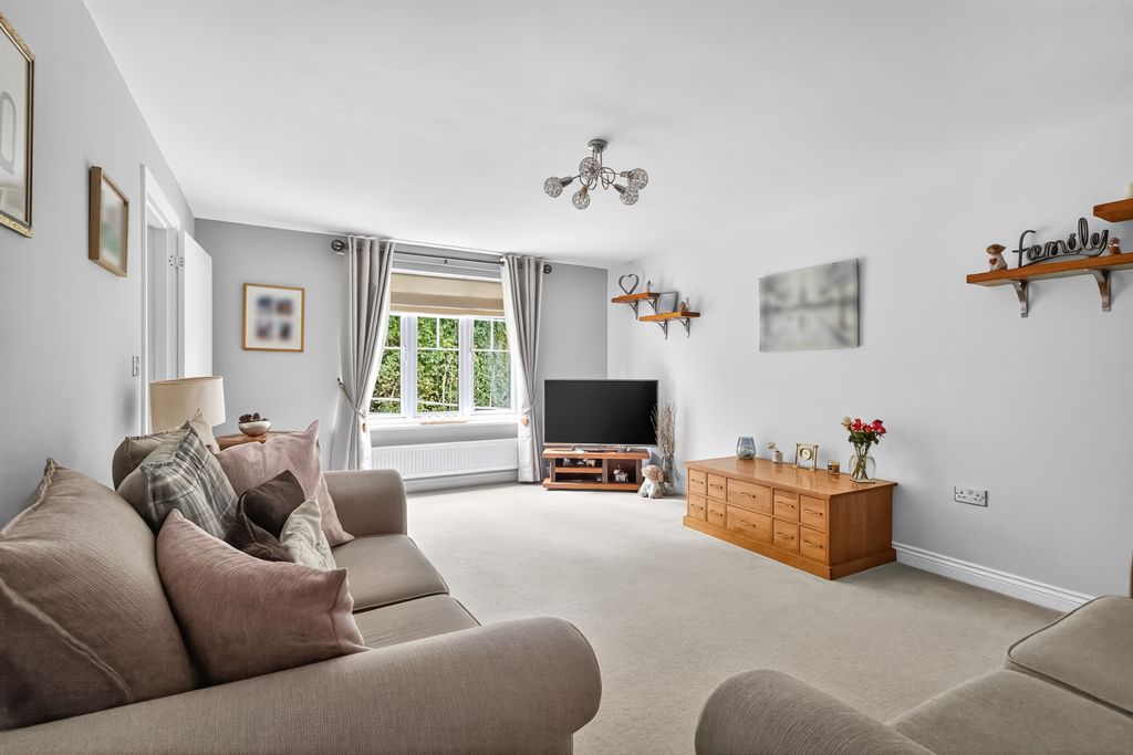 Property photo 2 of 28