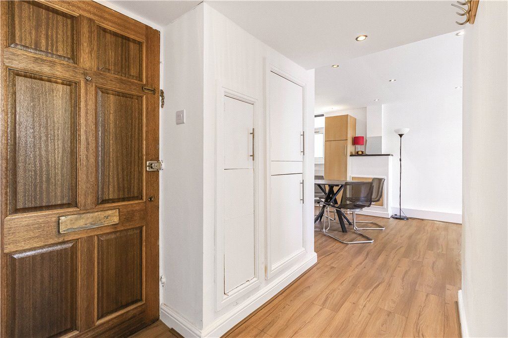 Property photo 3 of 10 Hallway