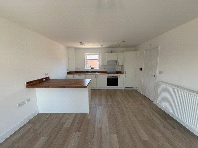 Property photo 3 of 8 Kitchen