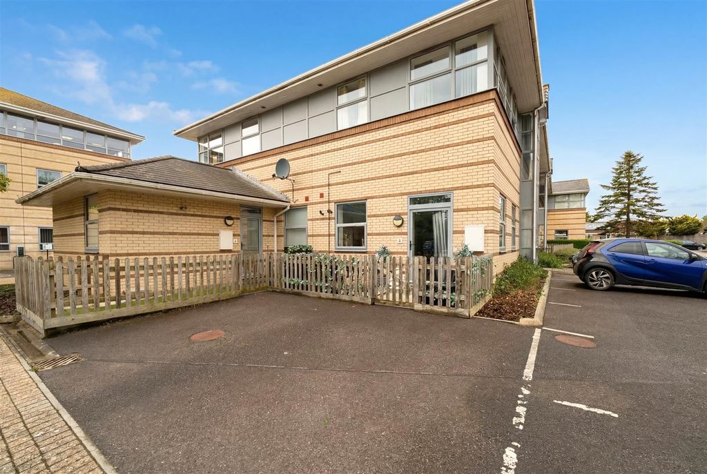 Property photo 1 of 11 Building Exterior