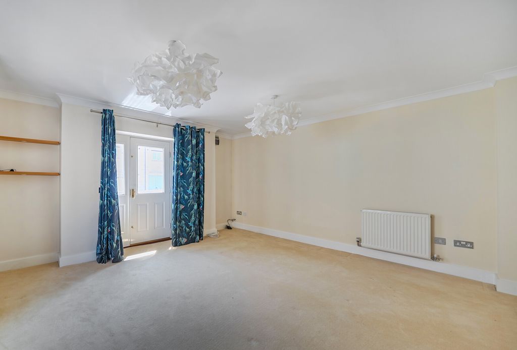 Property photo 3 of 13 Sitting Room