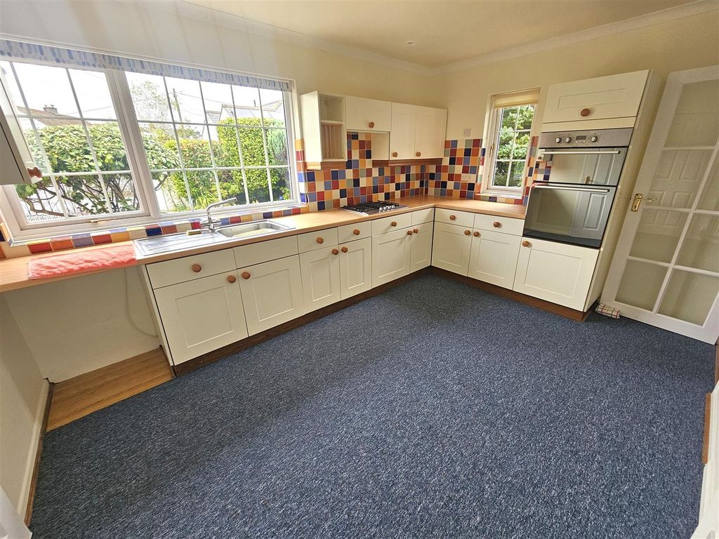 Property photo 3 of 20 Kitchen.Jpg