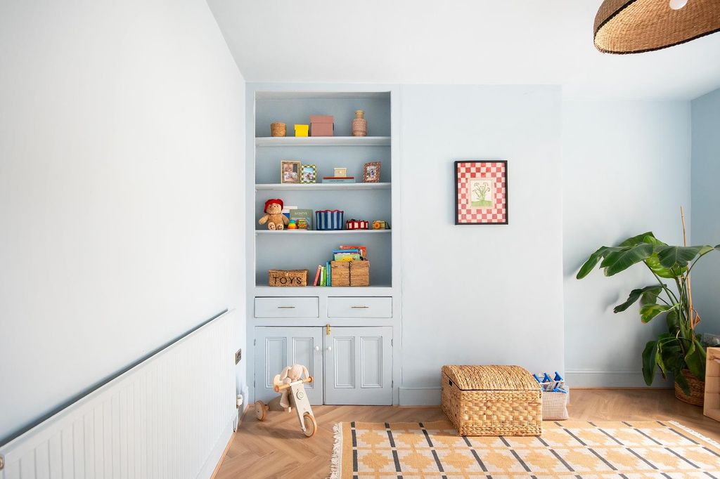 Property photo 3 of 30 1R8Hee - Dining Room C.Jpg