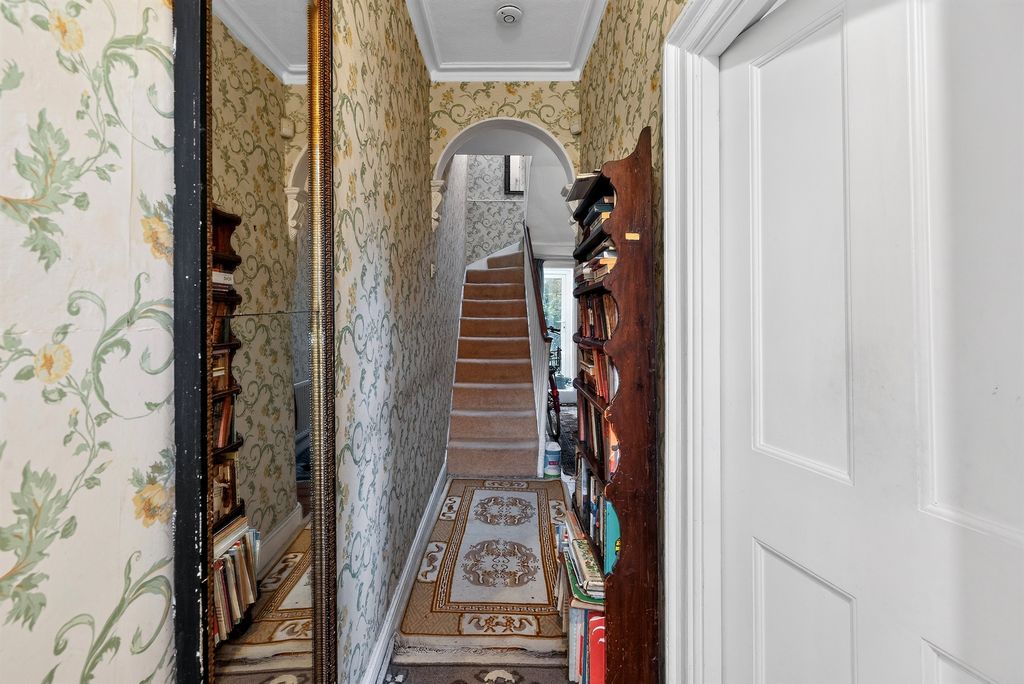 Property photo 2 of 30