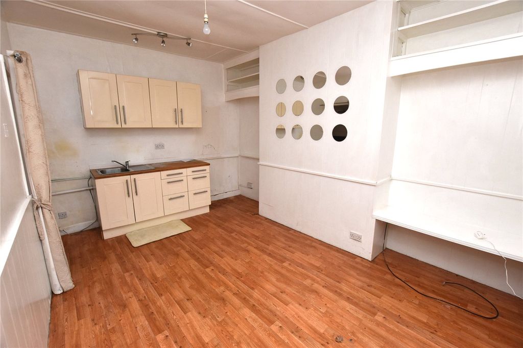 Property photo 2 of 10 Picture No. 27