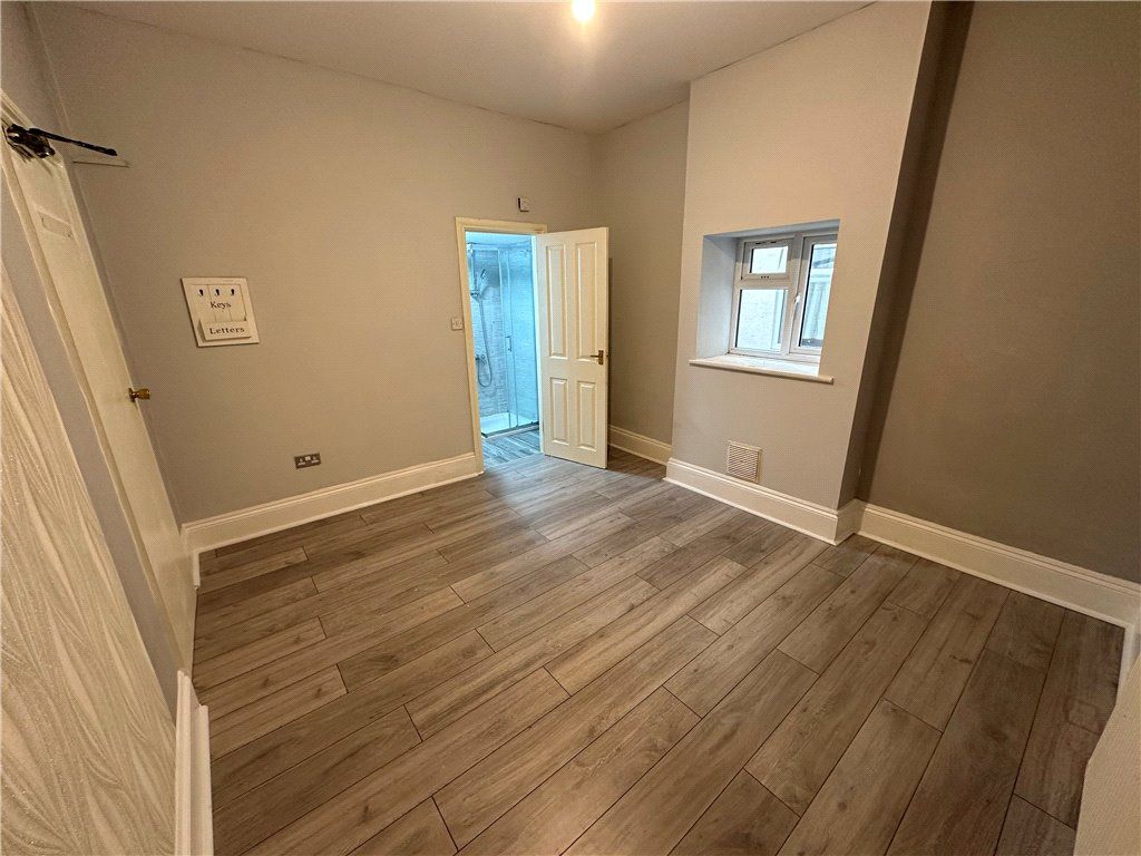 Property photo 1 of 5 Bedroom