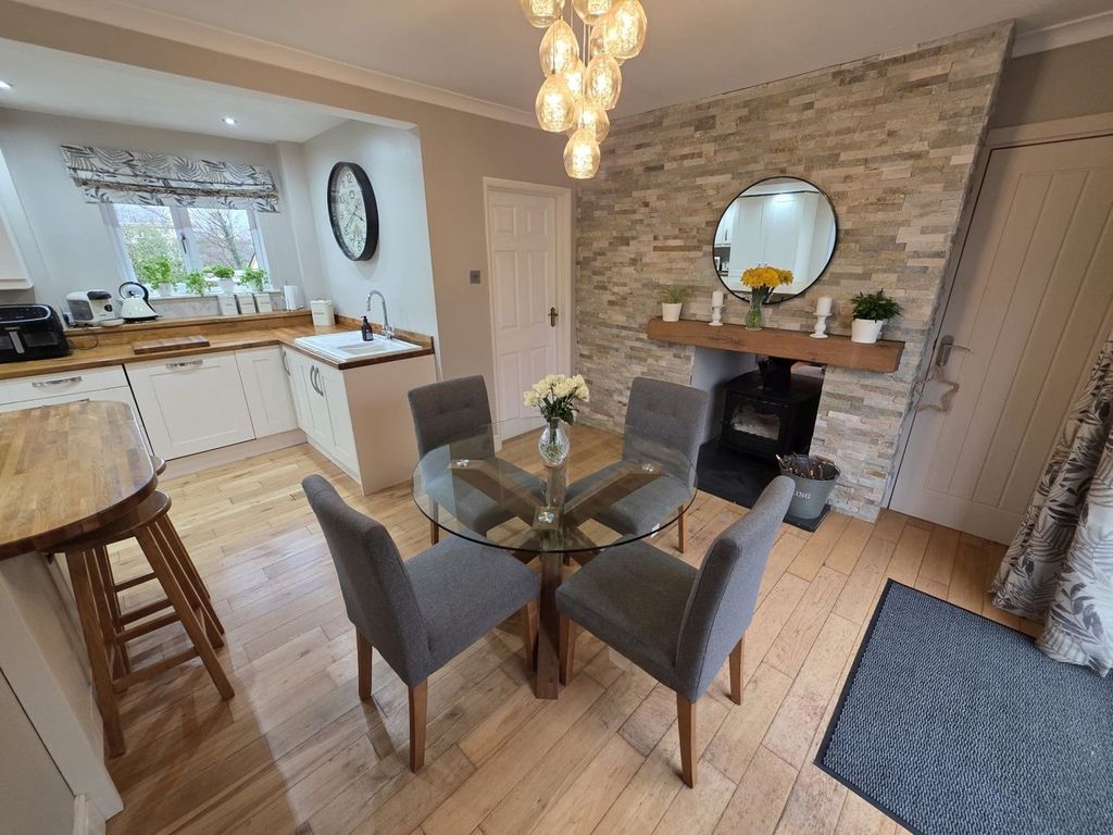 Property photo 2 of 33