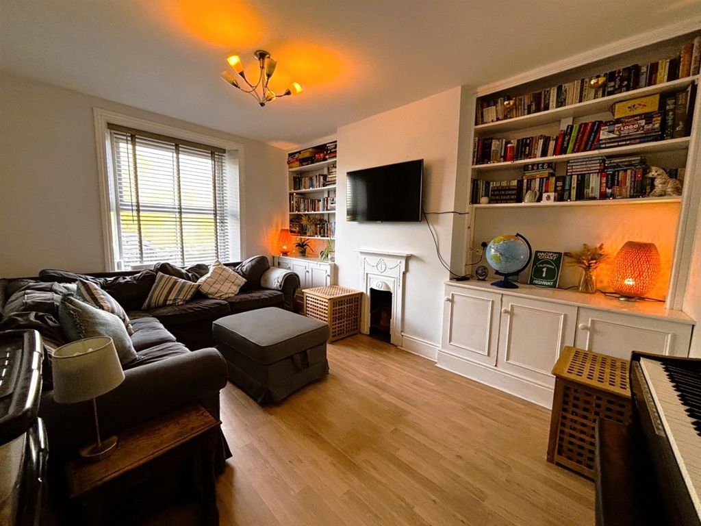 Property photo 3 of 23 4327 Lounge.Jpg