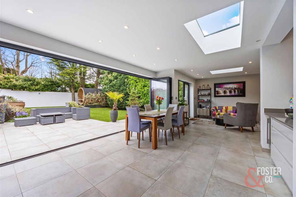 Property photo 1 of 33 Dyke Road Avenue, 10-013.Jpg