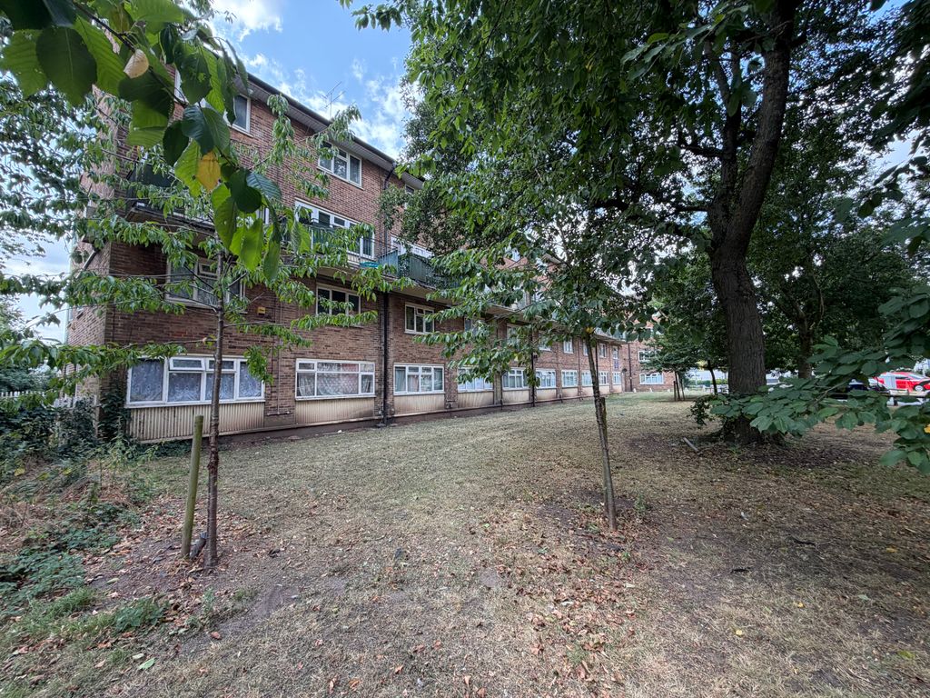 Property photo 2 of 8