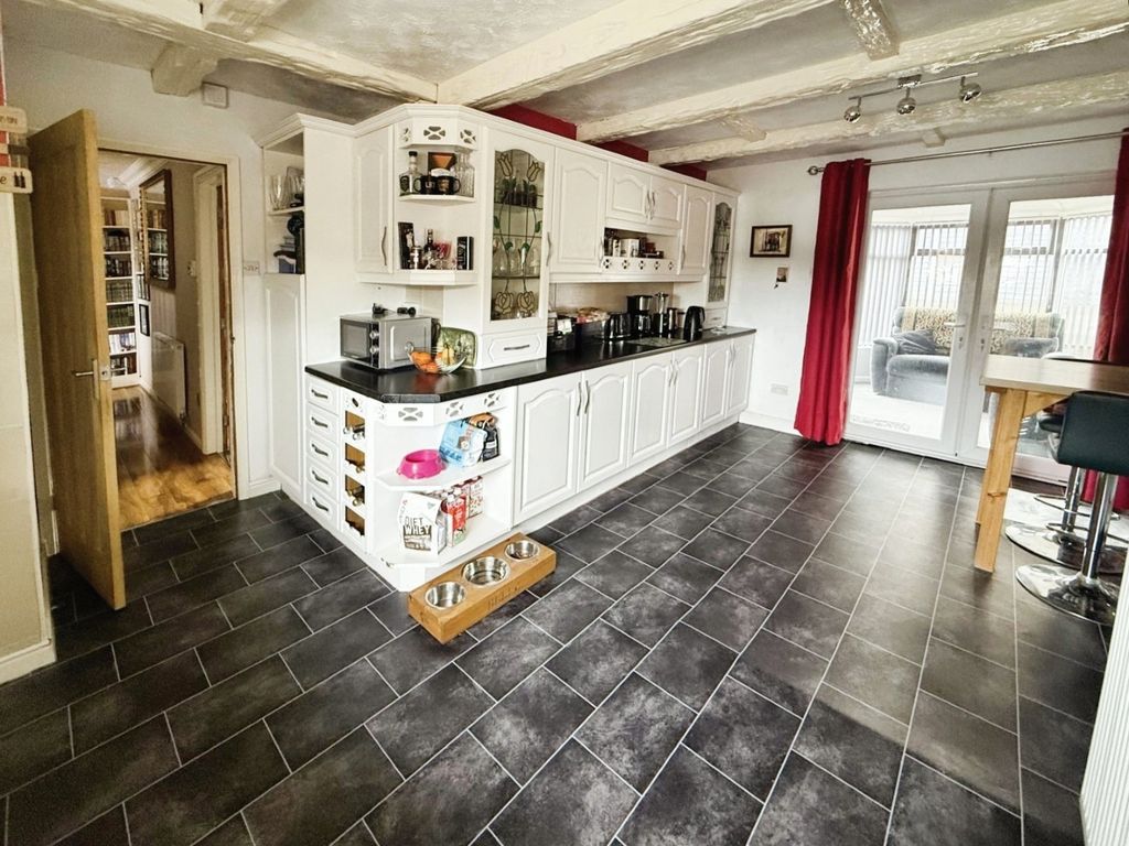 Property photo 3 of 15 Kitchen