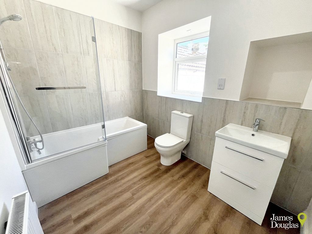 Property photo 3 of 20 Bath1