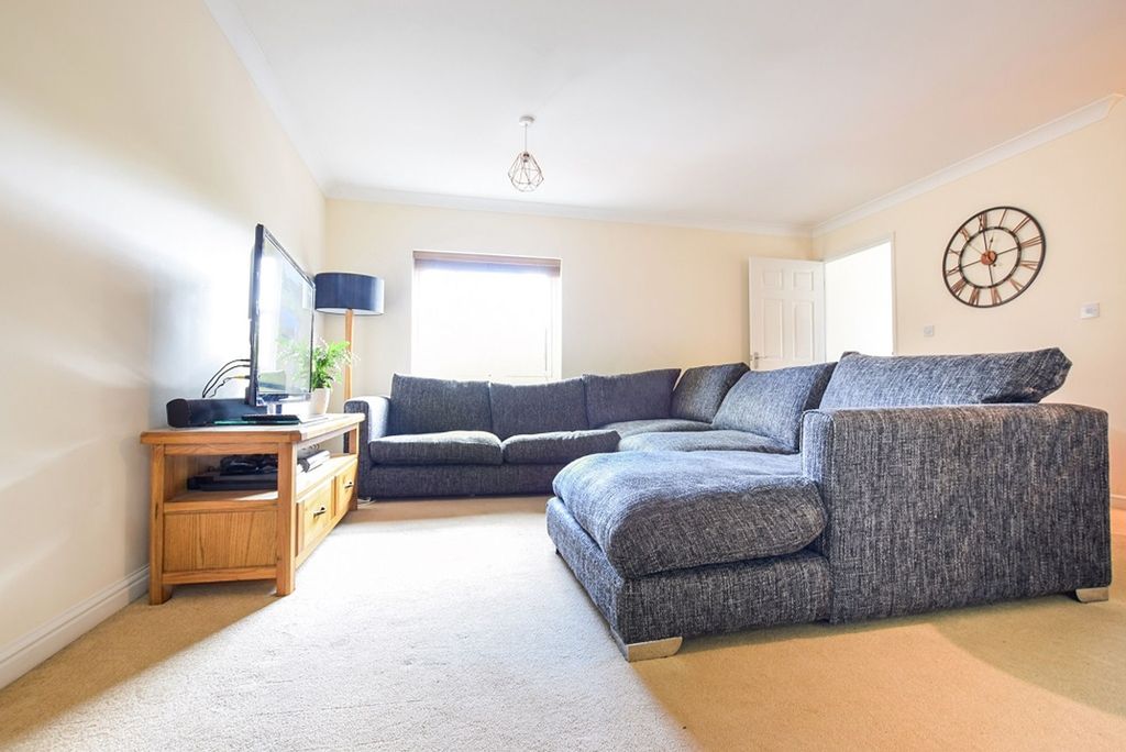 Property photo 2 of 8