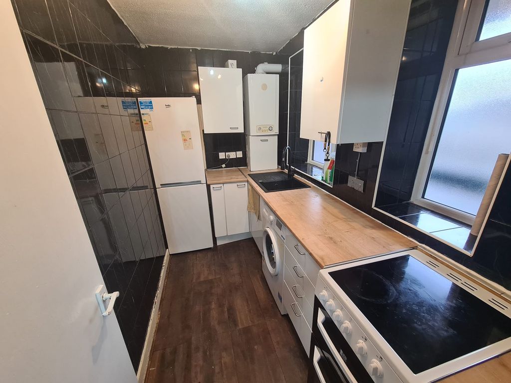 Property photo 1 of 5 Kitchen