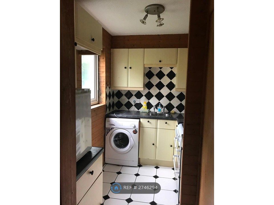 Property photo 3 of 6 Kitchen