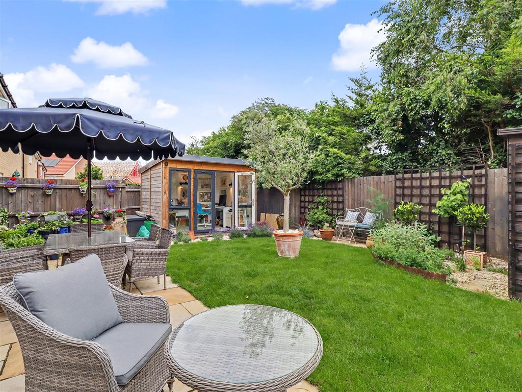 Property photo 3 of 17 Landscaped Garden