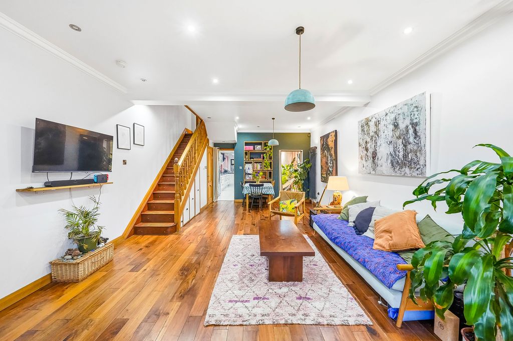 Property photo 2 of 25 Living Room 2