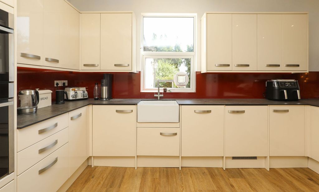 Property photo 3 of 32