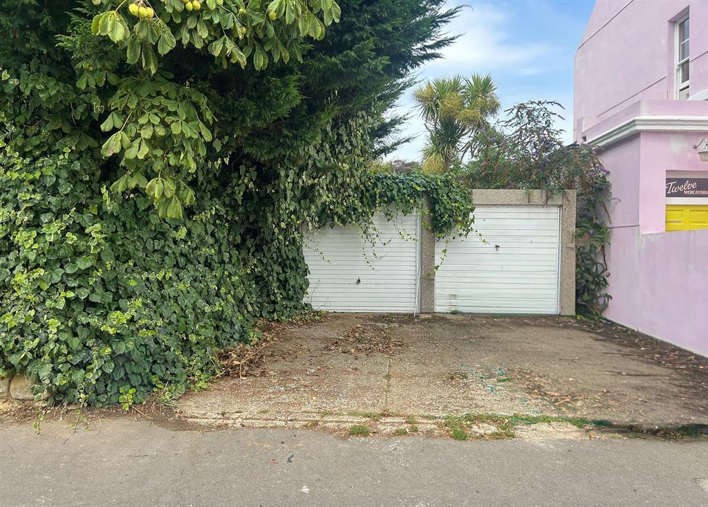 Property photo 1 of 3