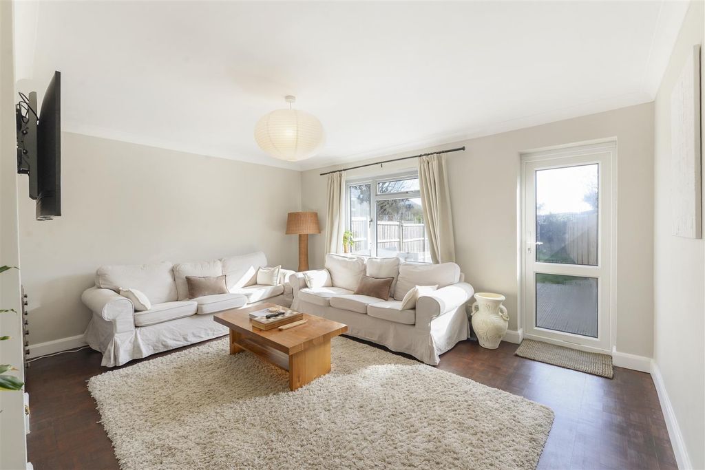 Property photo 3 of 16 05