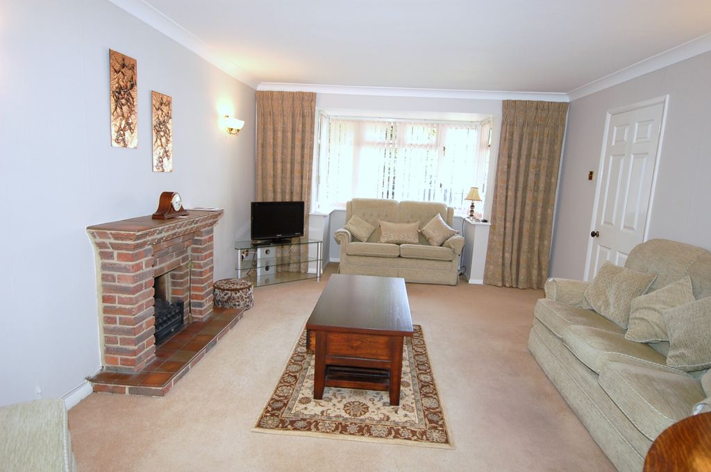 Property photo 2 of 14 Lounge