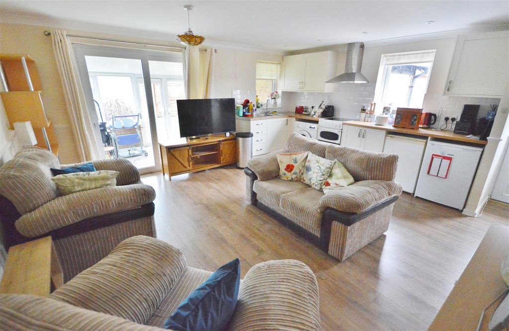 Property photo 2 of 12 Lounge/Kitchen