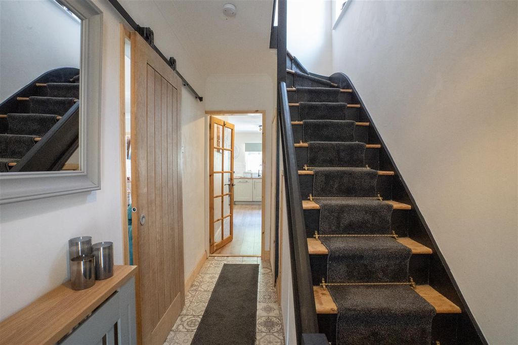 Property photo 2 of 26 Entrance Hallway