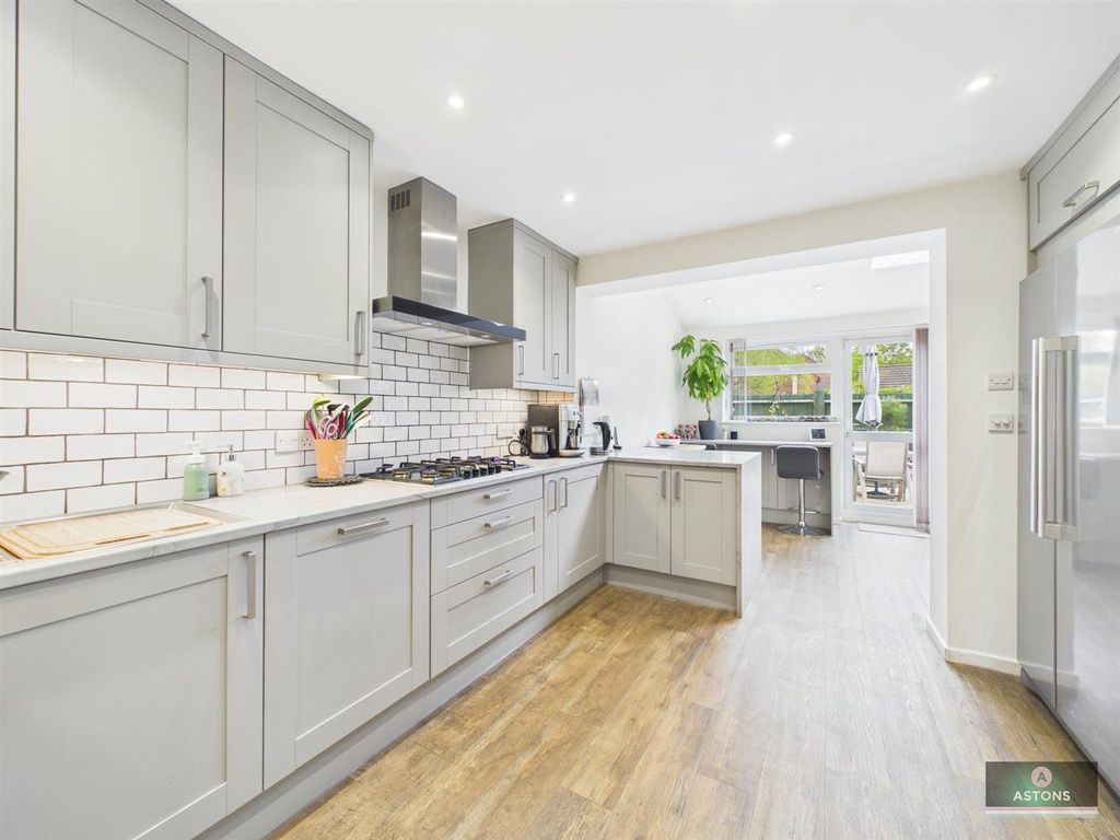 Property photo 2 of 20 Kitchen