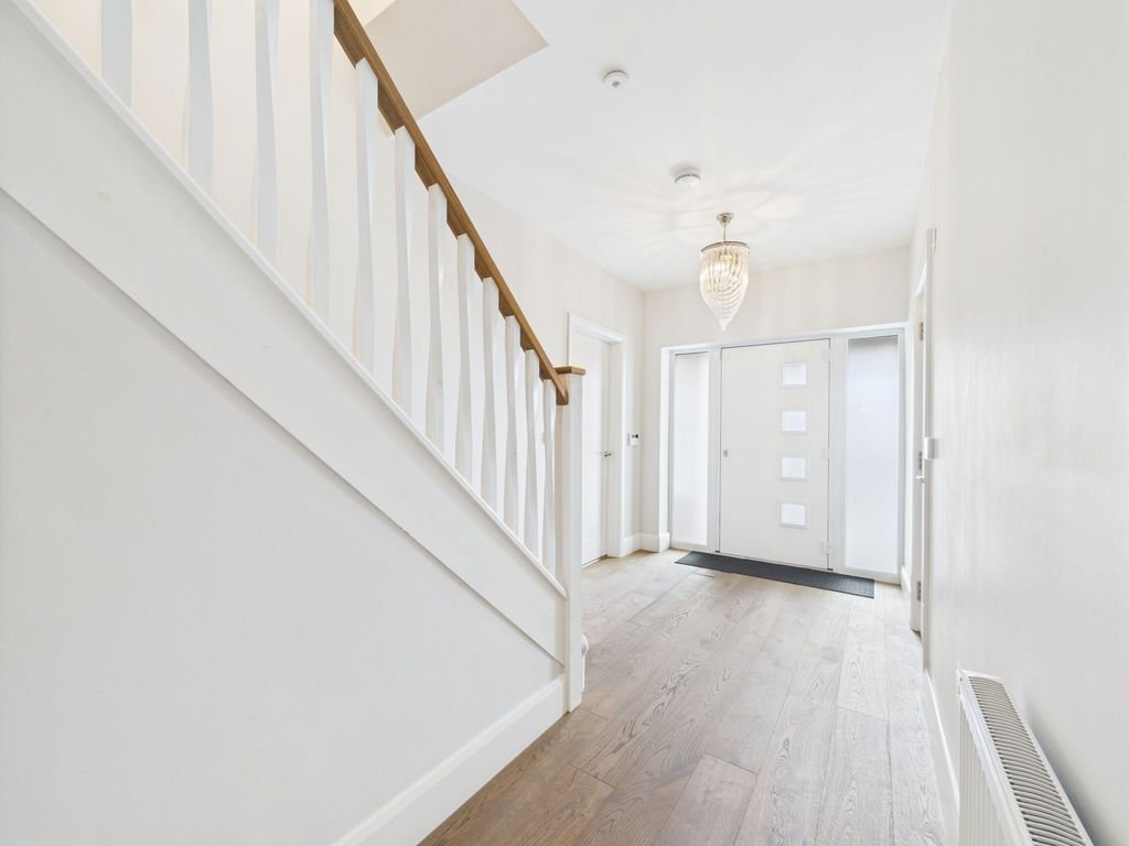 Property photo 2 of 34
