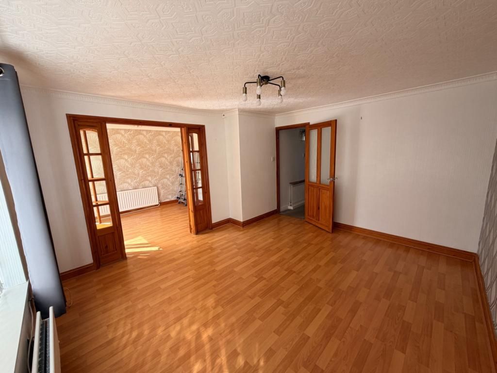 Property photo 3 of 13 Lounge