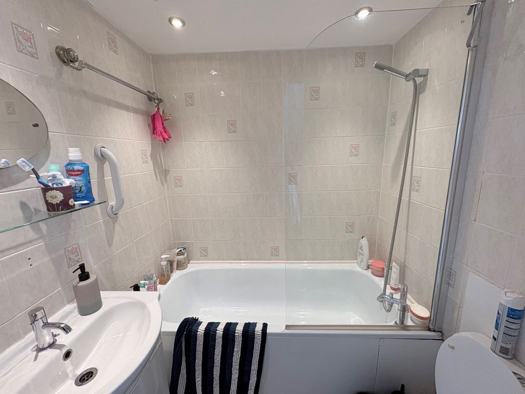 Property photo 2 of 3 7