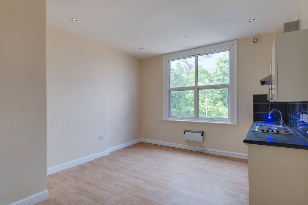 Property photo 2 of 10 Photo 4