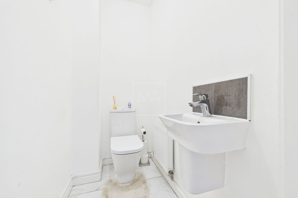 Property photo 3 of 19 WC