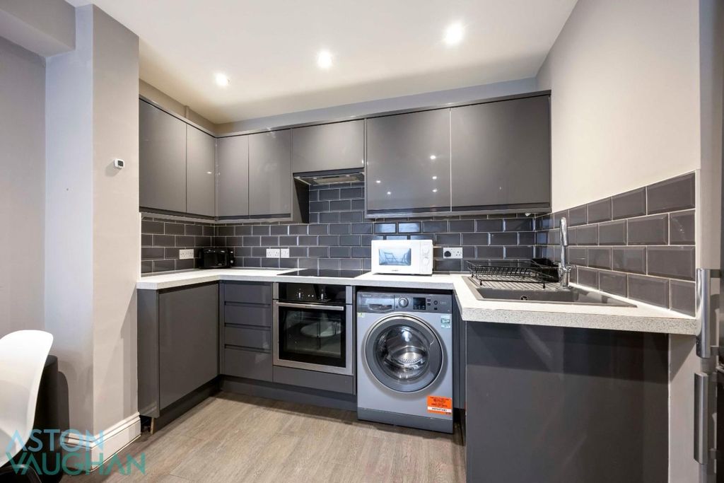 Property photo 2 of 8 4631631