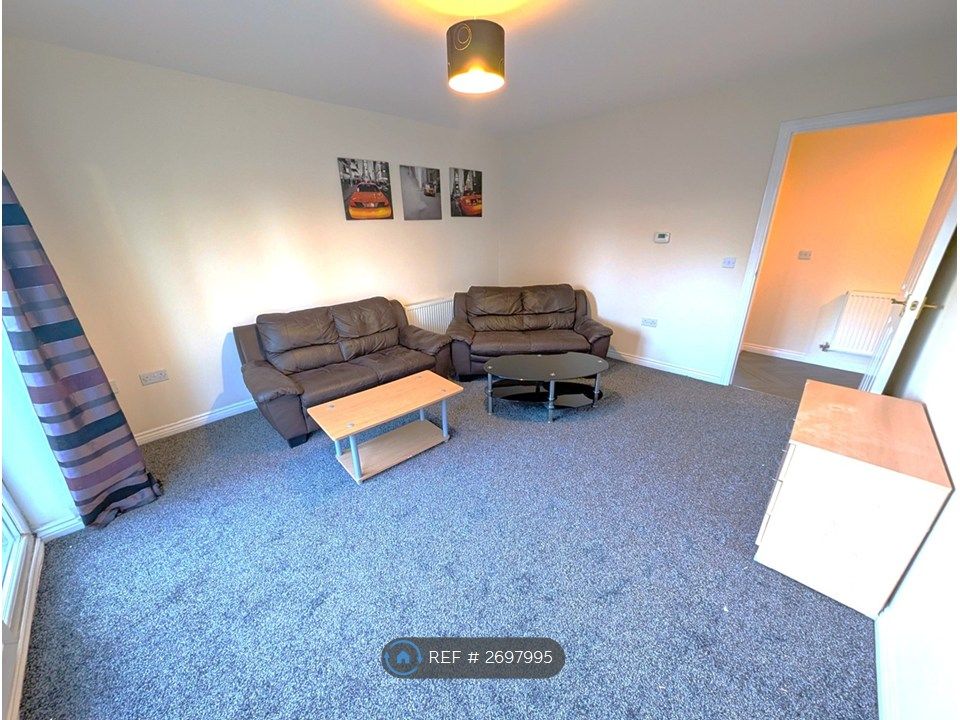 Property photo 3 of 31 Lounge