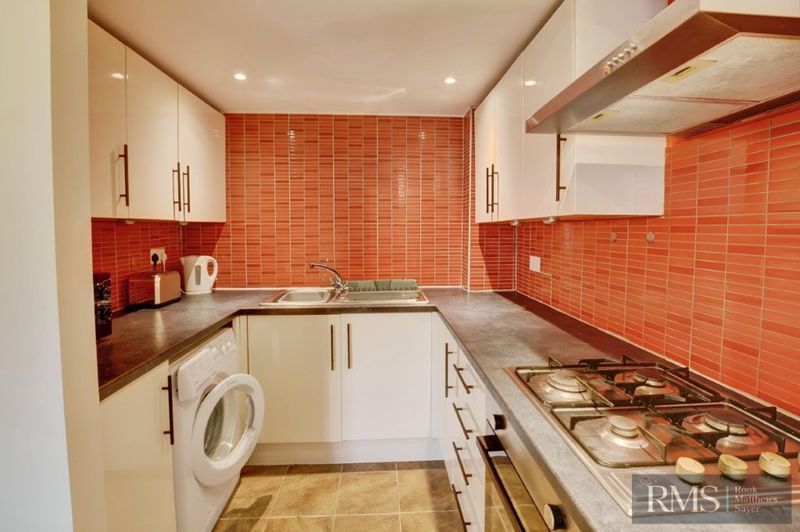 Property photo 3 of 9 Photo 7