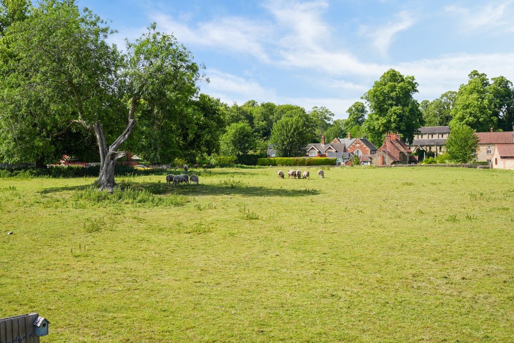 Property photo 2 of 15 Ewemove Estate Agents Scunthorpe - Paddock Views