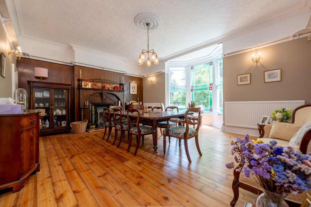 Property photo 3 of 36