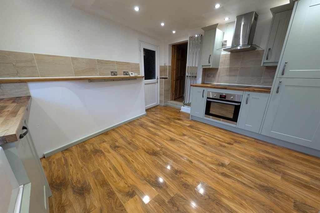 Property photo 1 of 13 (Main)