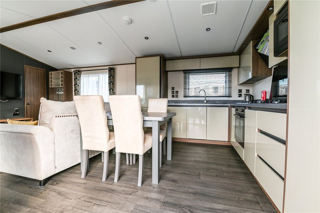 Property photo 3 of 15 Picture No. 04