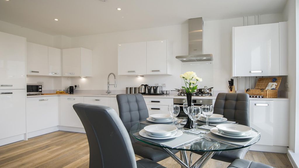 Property photo 2 of 10 Tailored Stays De Havilland House Kitchen And Dini