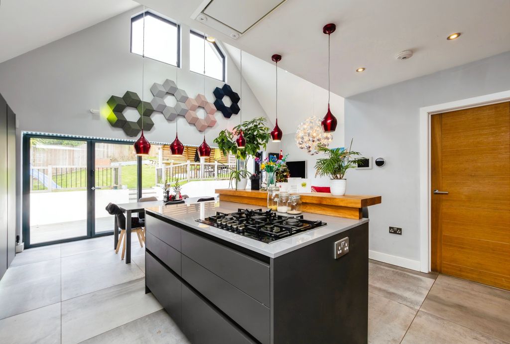 Property photo 1 of 17 Kitchen