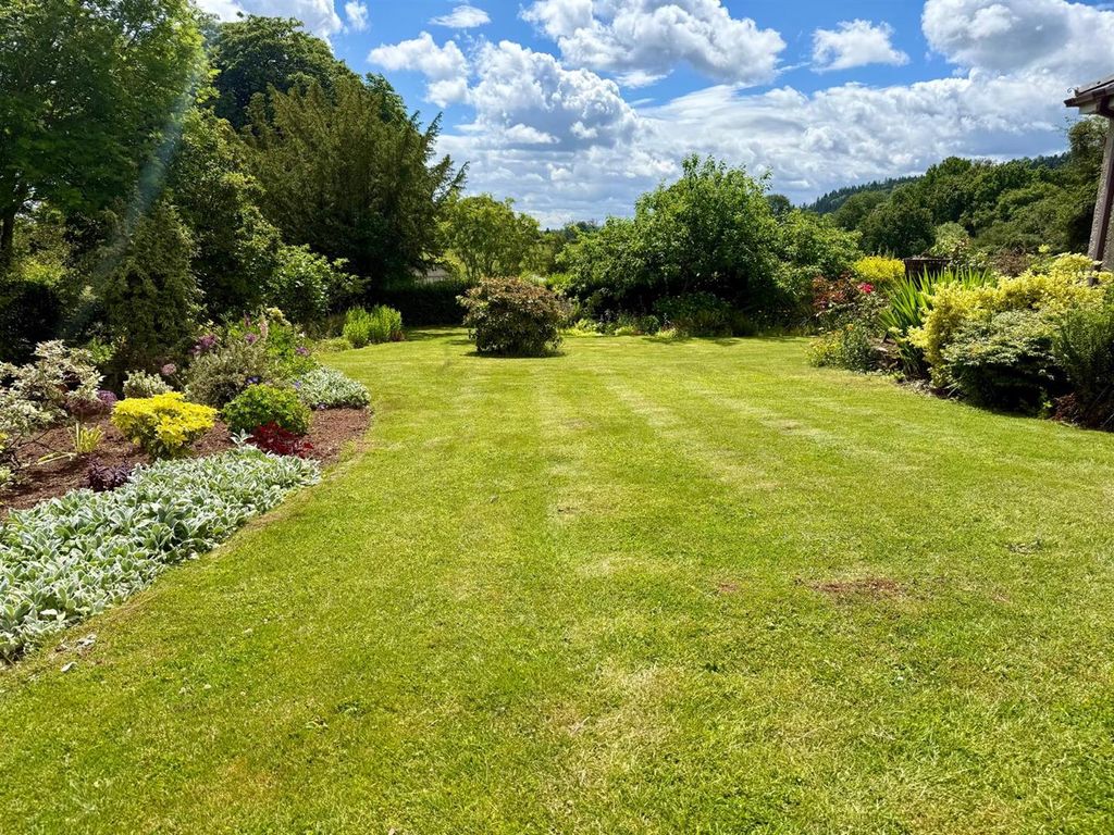 Property photo 2 of 28