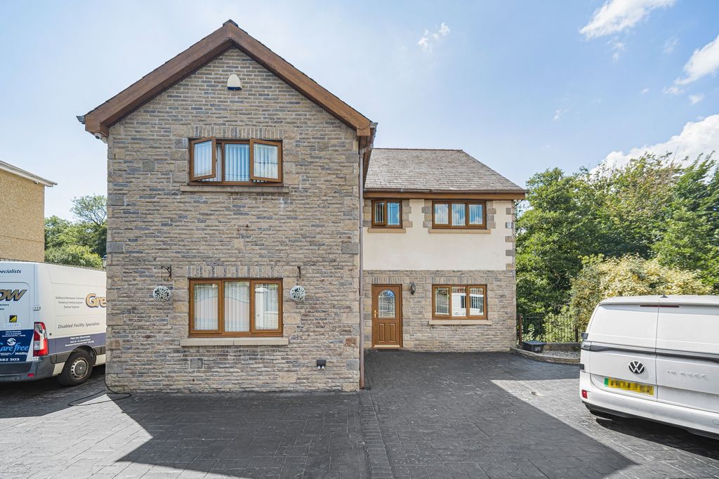 Property photo 1 of 52